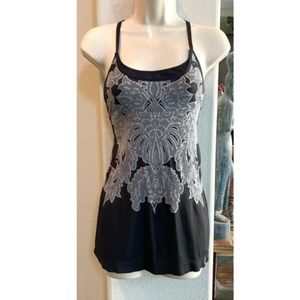 NWOT Celimawear tribal print athletic tank top with built in bra. Mint! Sz M